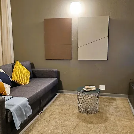 Apartment Casa27, Convenient Location To Milan Center & Meda
